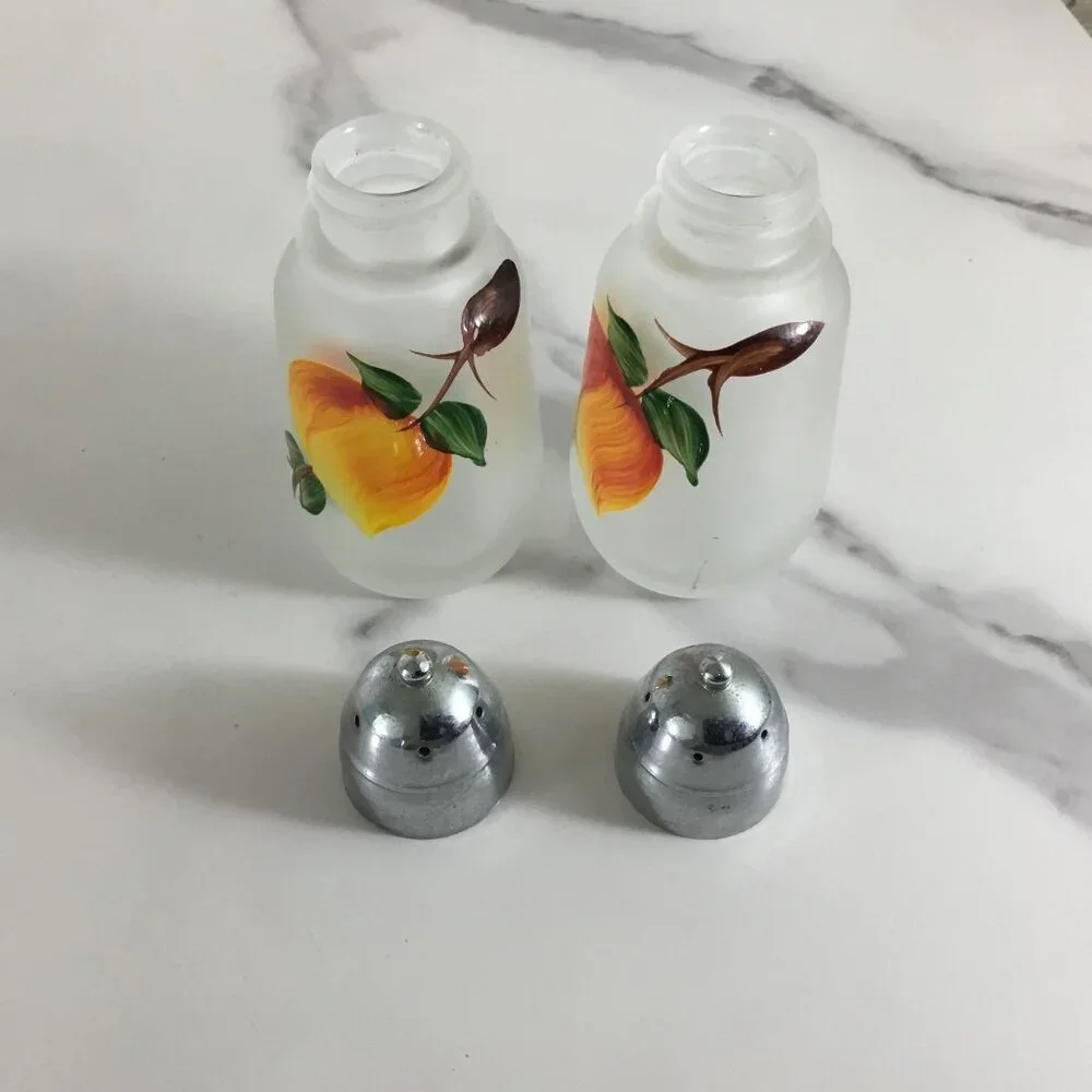 Vintage Hazel Atlas Peaches Gay Fad Frosted Salt & Pepper Shakers Fruit Decor